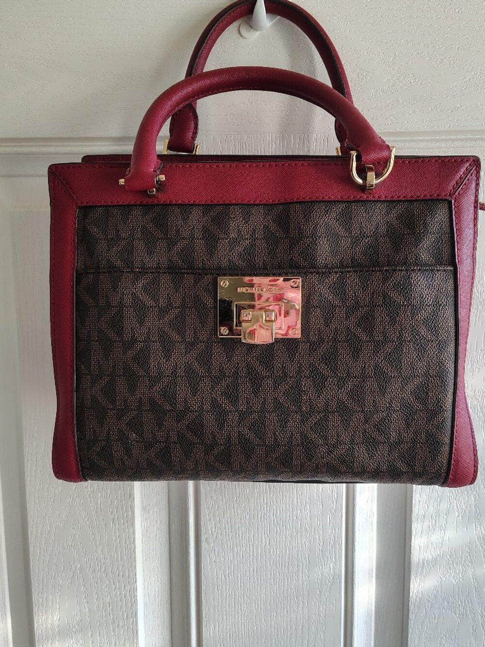 Michael Kors Logo Sachel Crossbody